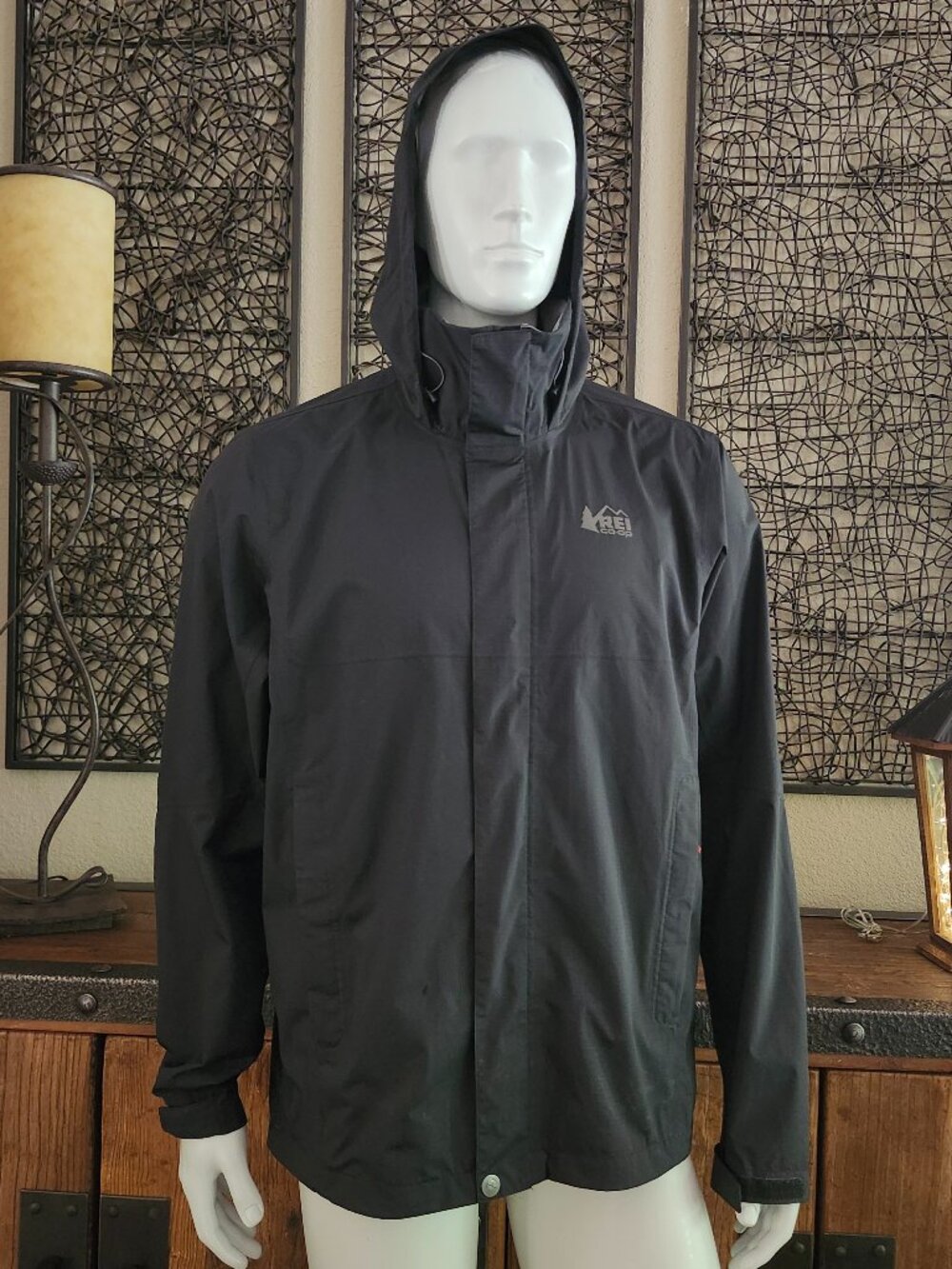 REI Co-op Jacket Mens MED Black Rainier Peak 2.5L Waterproof Hooded Zip Snap
